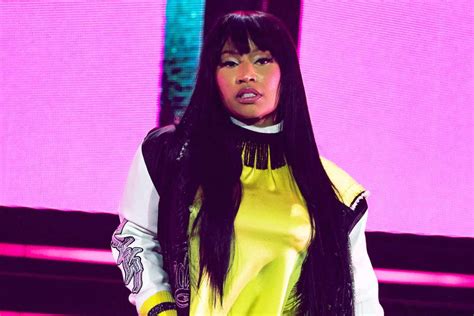 Nicki Minaj Has Serious Wardrobe Malfunction Mid.